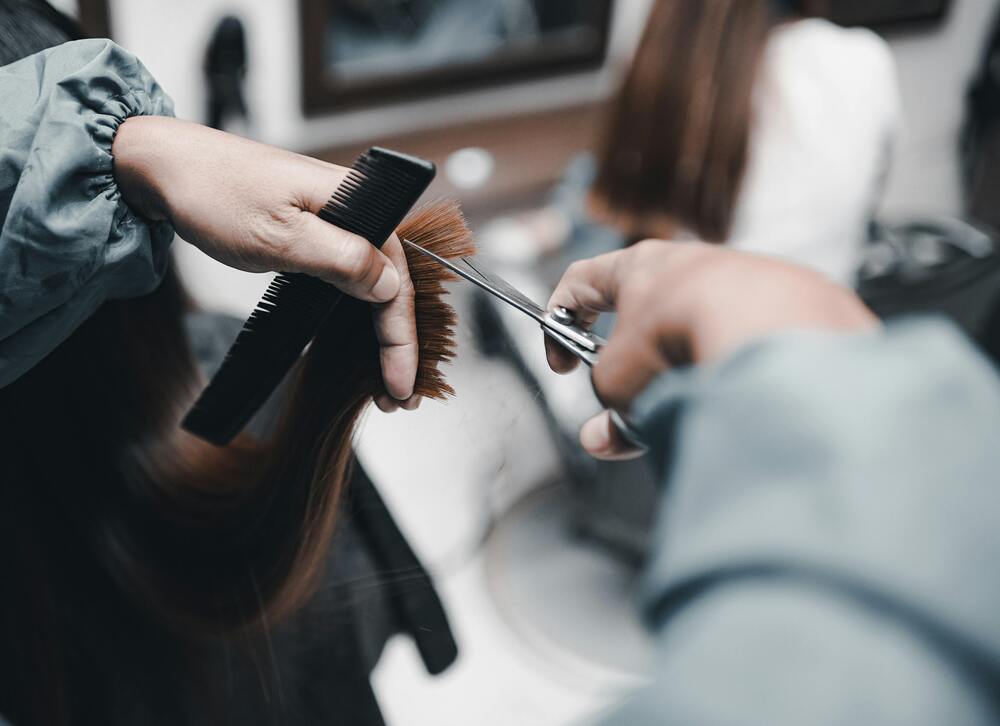 Personne au salon de coiffure
